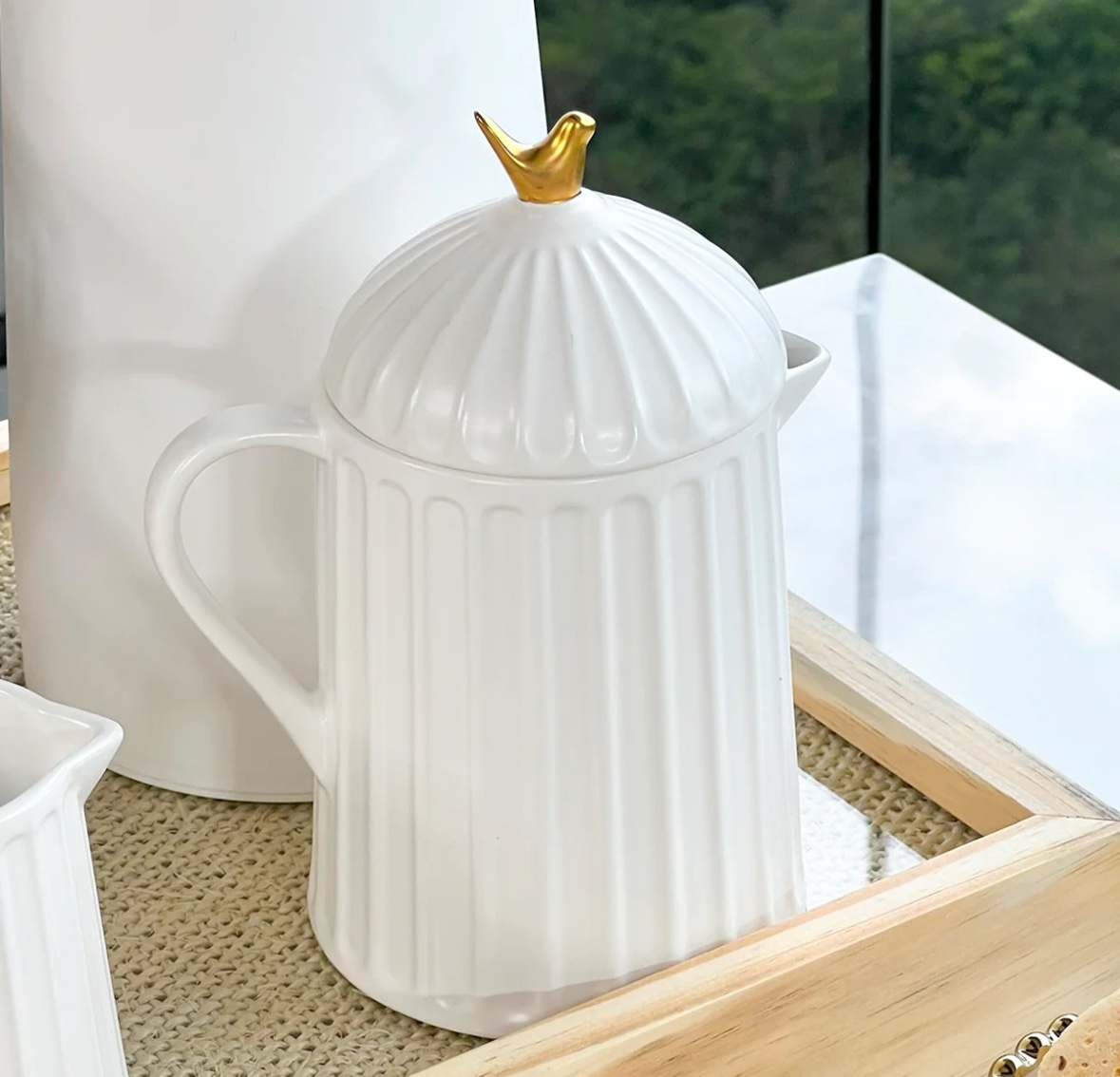 Leiteira de porcelana Com Tampa Colibri Branco