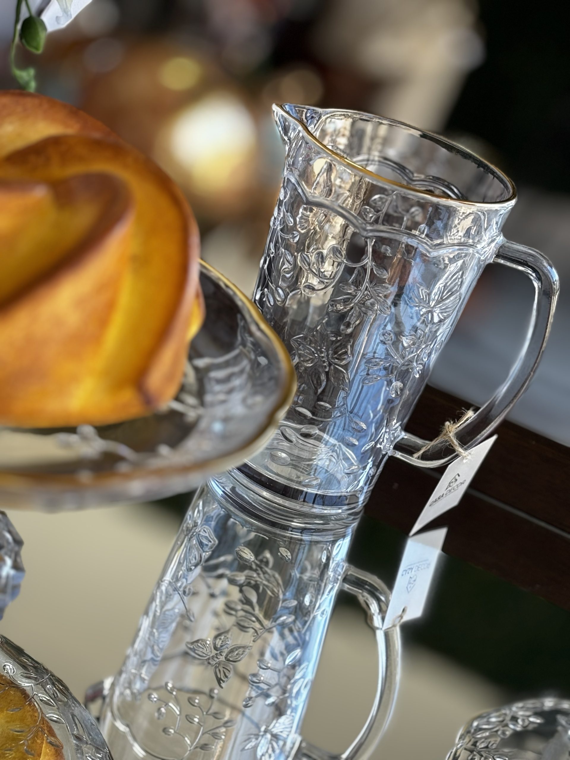 Jarra em vidro Relevo floral Butterfly com borda dourada - Imagem 2